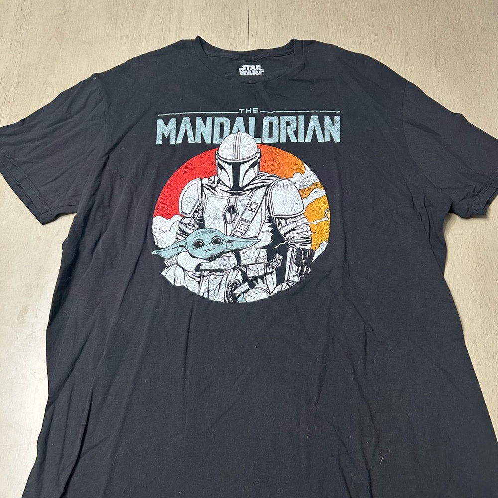 Star Wars The Mandalorian T-shirt size xl with baby yoda